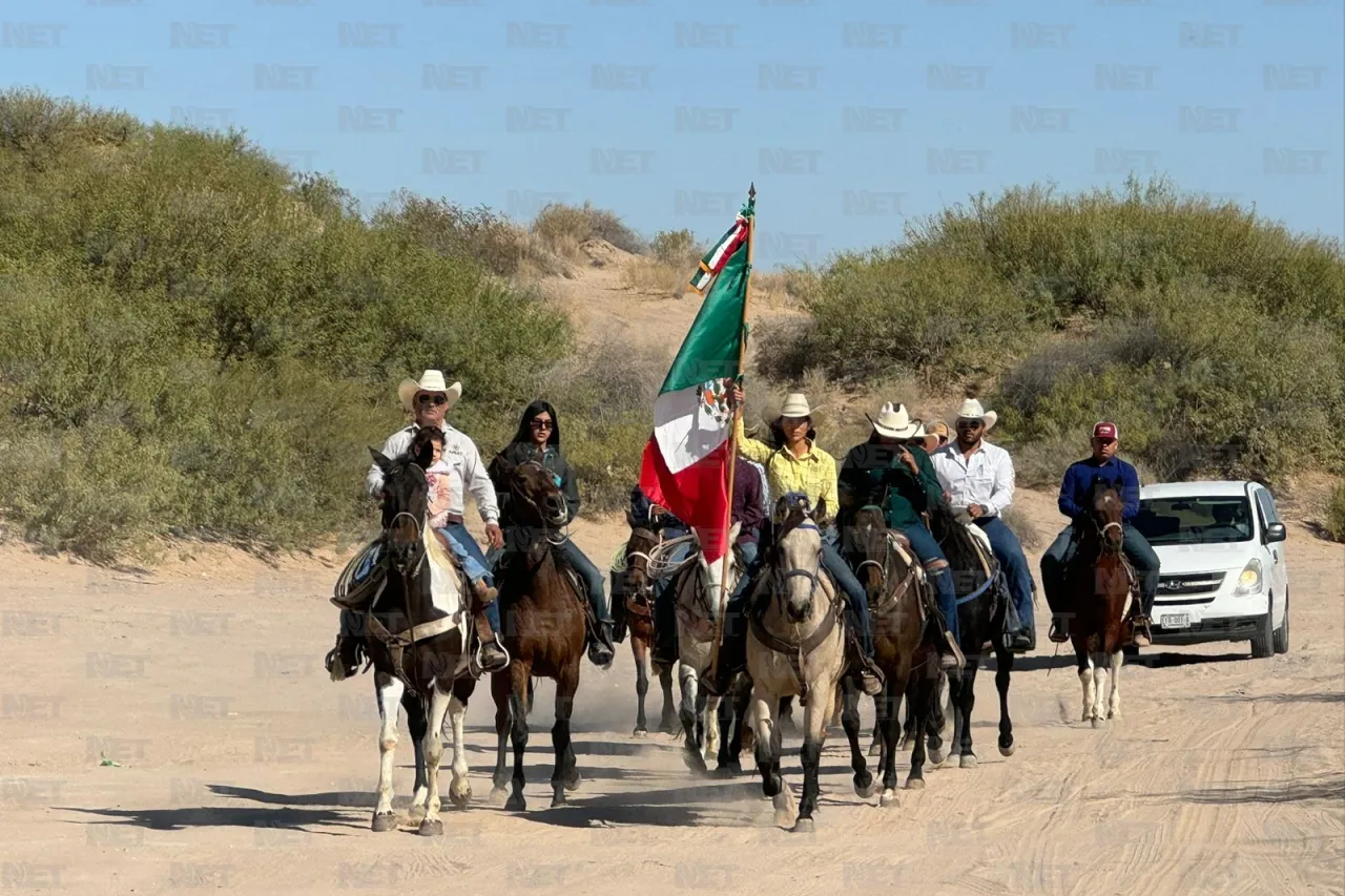 Cabalgantes, ciclistas y bikers celebran 26 años de la victoria de Sierra Blanca