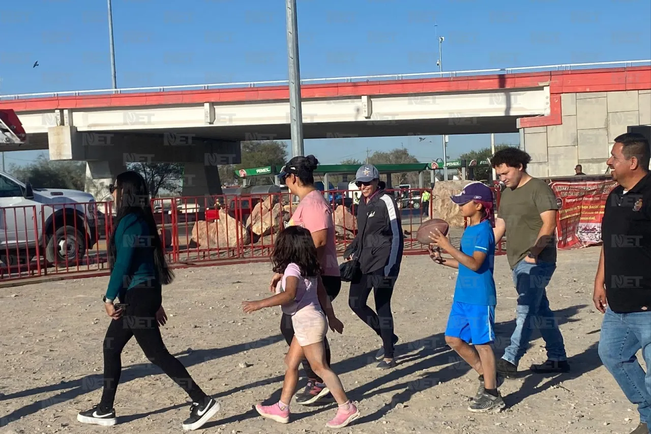 Voluntarios refuerzan trabajos de limpieza en la entrada de Juárez