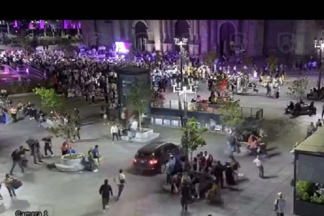 Video: Camioneta atropella a varias personas afuera de Catedral de Guadalajara