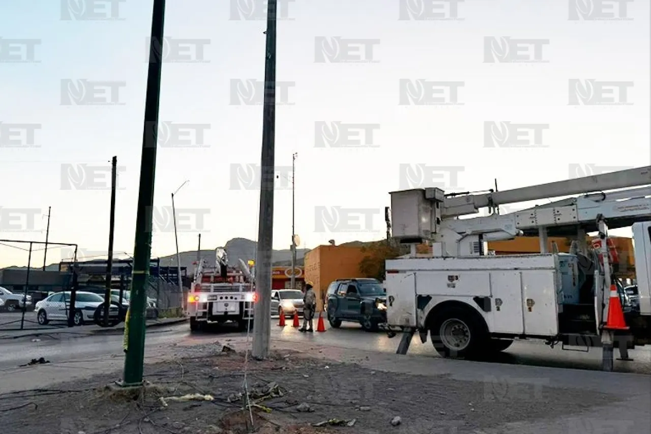 Cierra CFE vialidad en la perimetral Carlos Amaya para hacer reparaciones