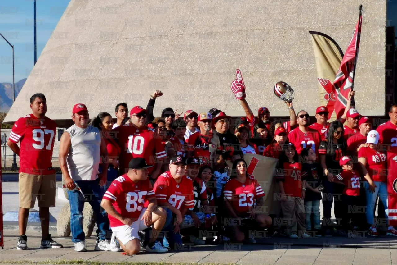 Seguidores de los 49ers se toman la fotografía anual