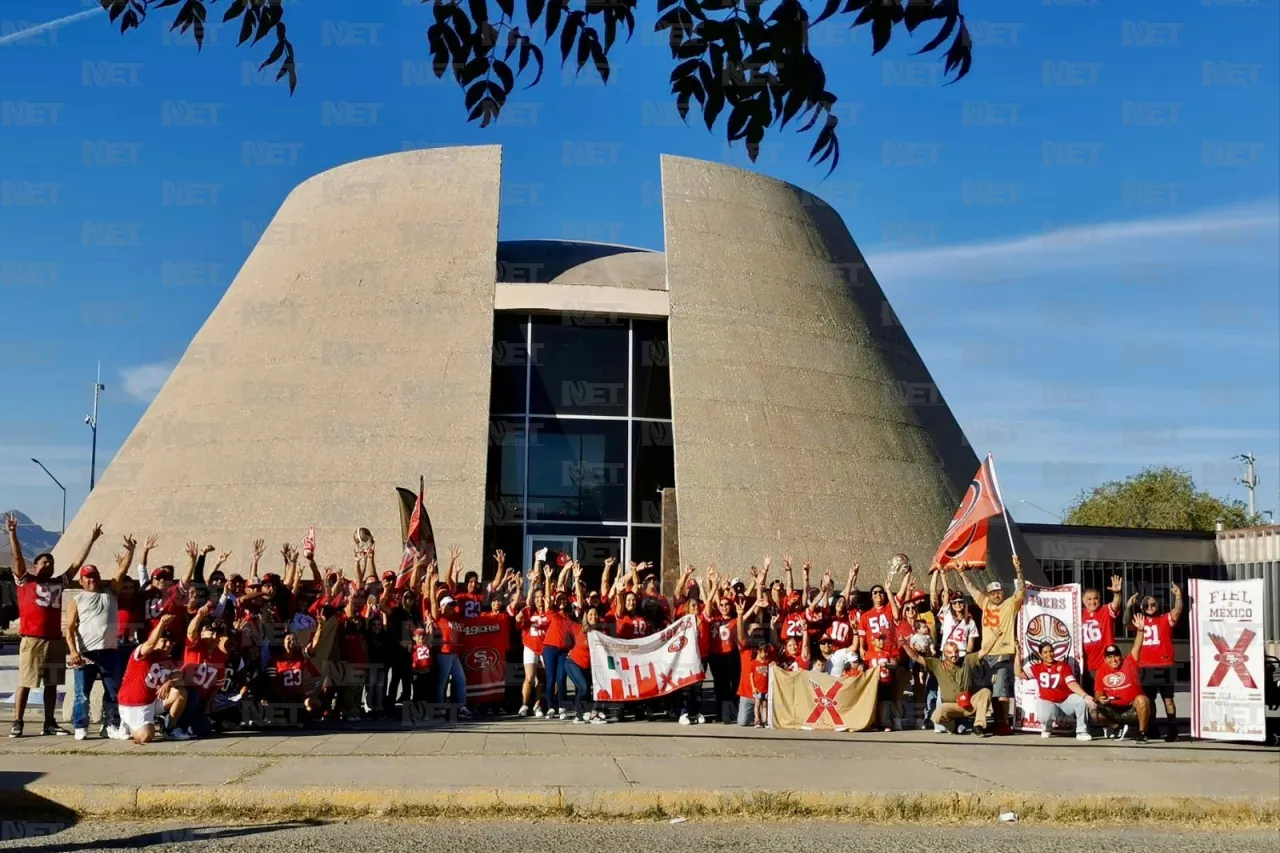 Seguidores de los 49ers se toman la fotografía anual