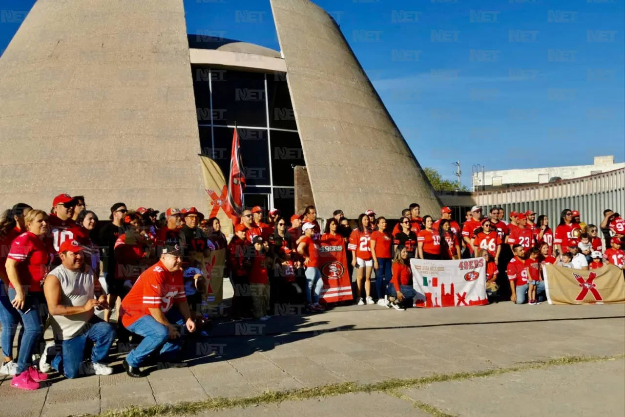 Seguidores de los 49ers se toman la fotografía anual