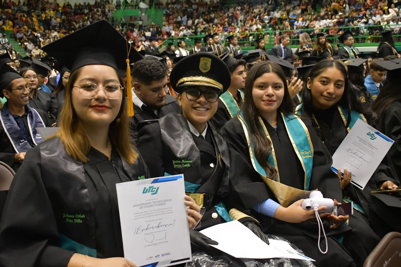 La UTCJ celebra la graduación de más de 3 mil estudiantes