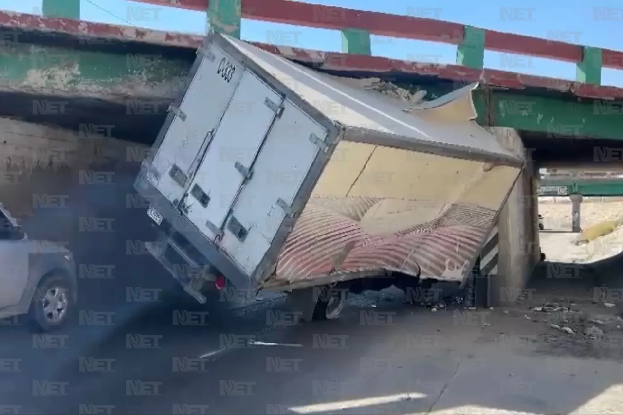 Se estrella en puente del viaducto; no calculó altura