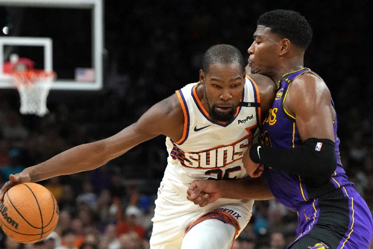 Suns cobra revancha y tumba a los Lakers