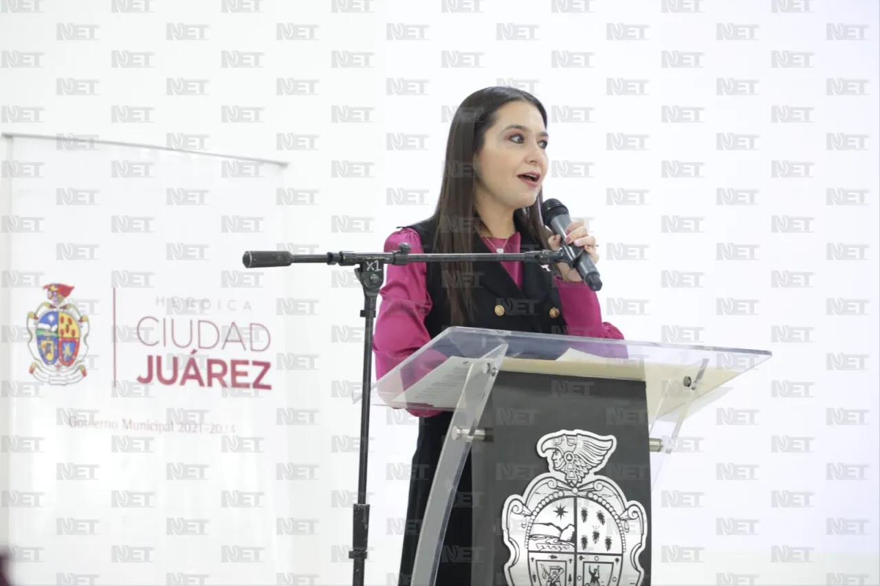 Imparten conferencia para mujeres que buscan emprender