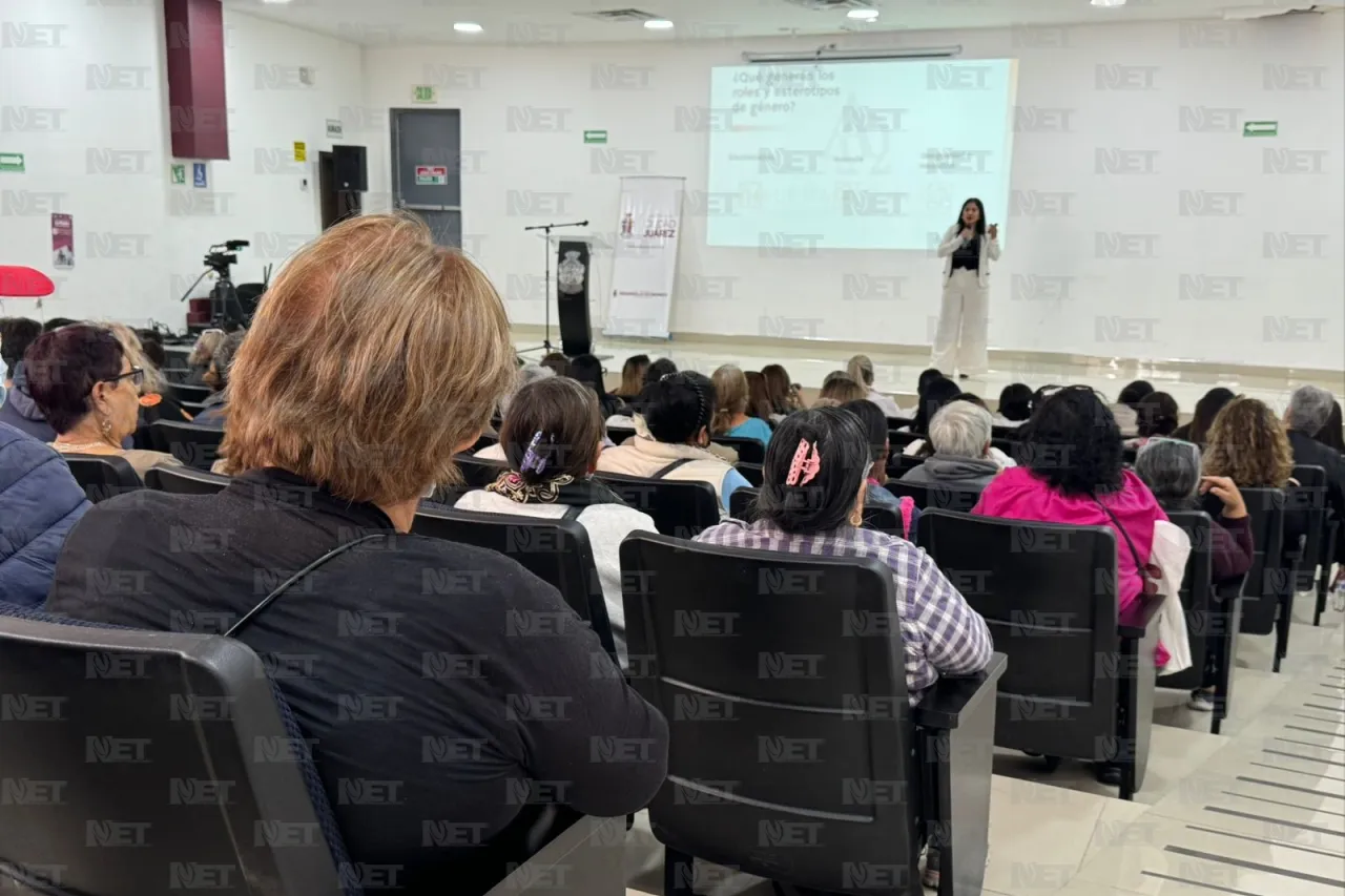 Imparten conferencia para mujeres que buscan emprender