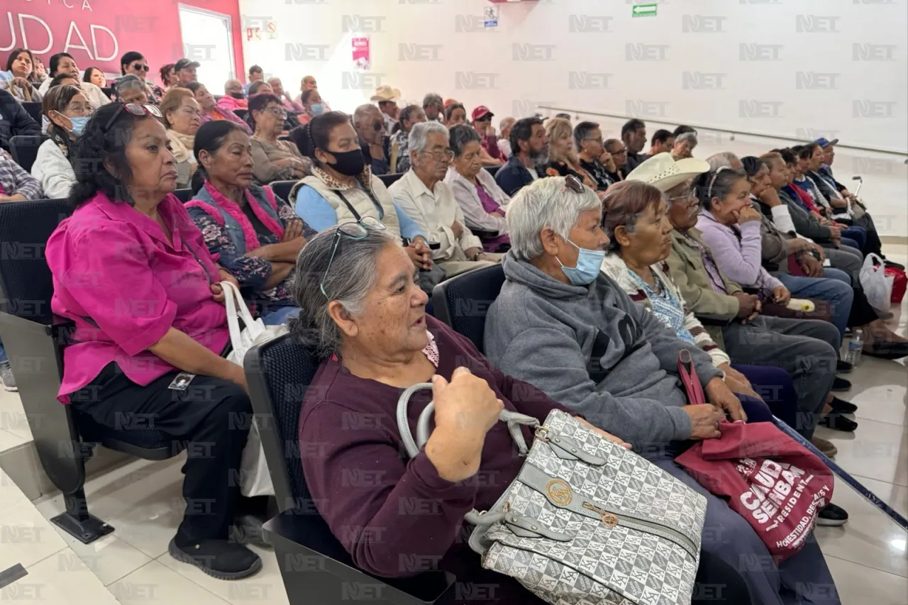 Imparten conferencia para mujeres que buscan emprender