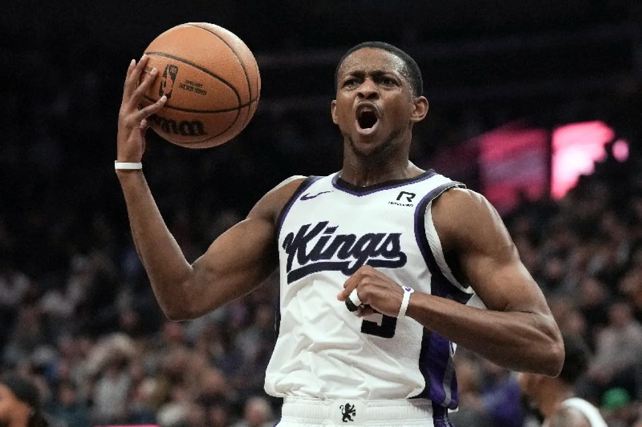 Kings aplasta al Jazz de Utah en su casa