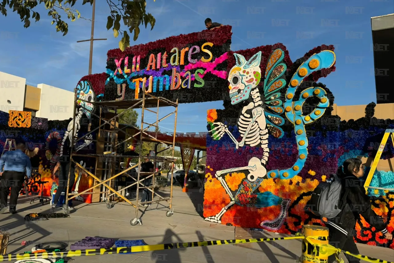 Preparan puerta monumental para la celebración de Altares y Tumbas