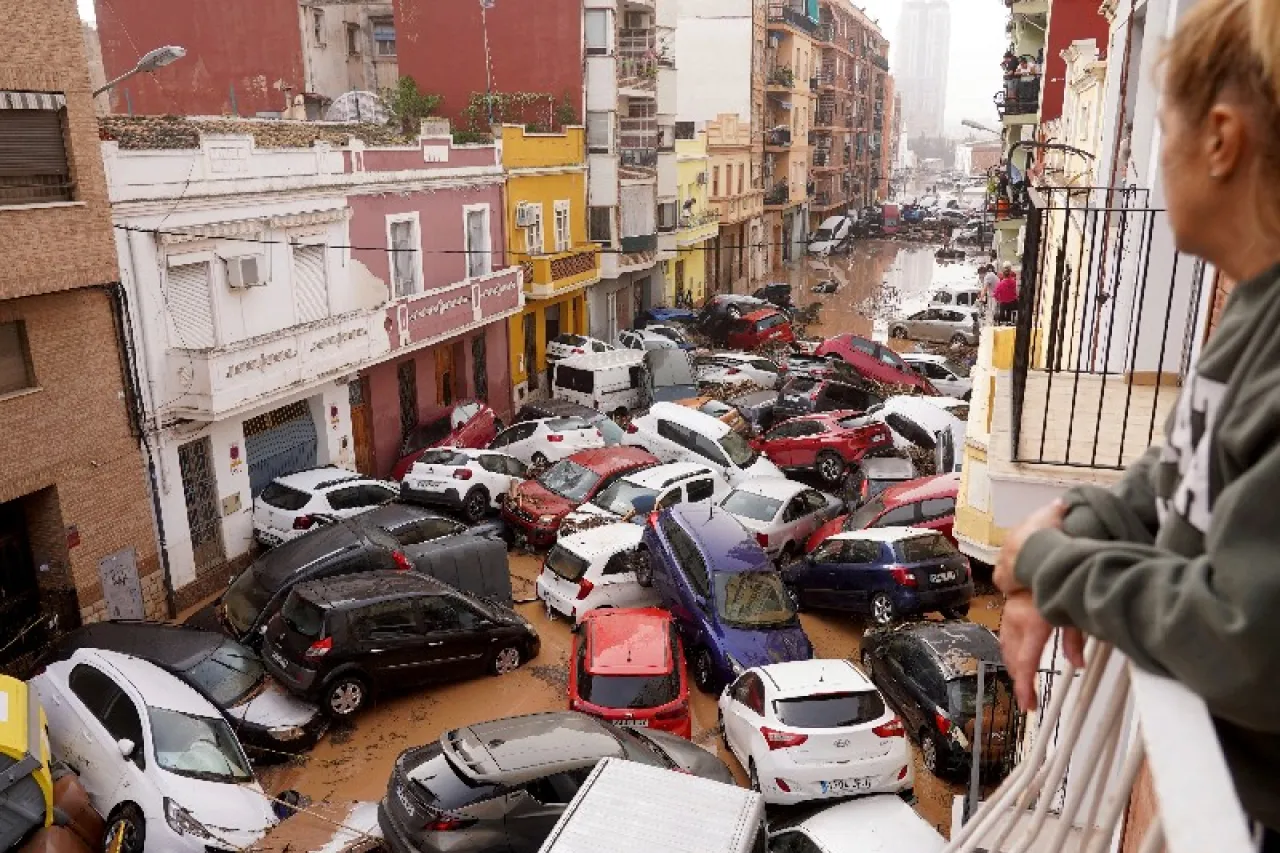 Valencia deja de lado La Liga, busca ayudar a damnificados por inundaciones