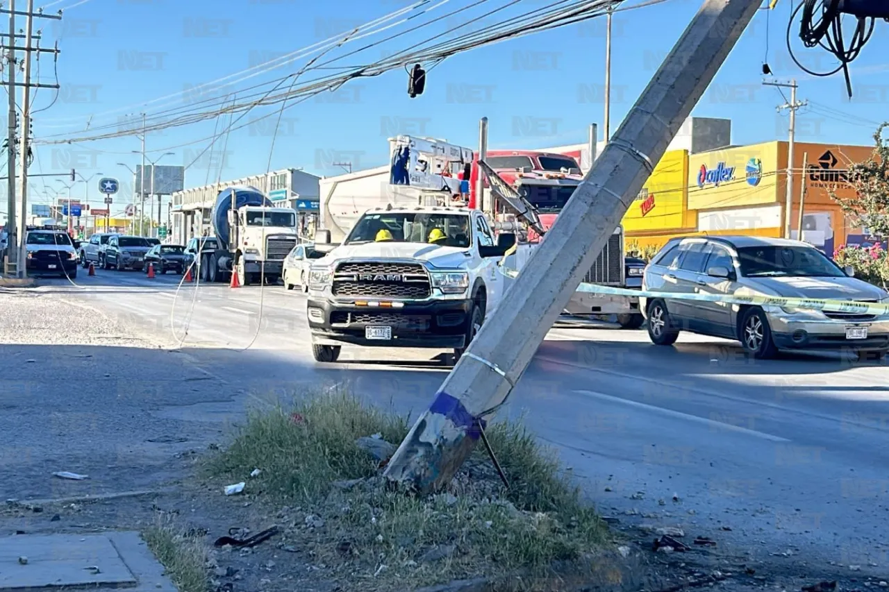 Poste a punto de caer en la Tecnológico y Del Granjero genera tráfico