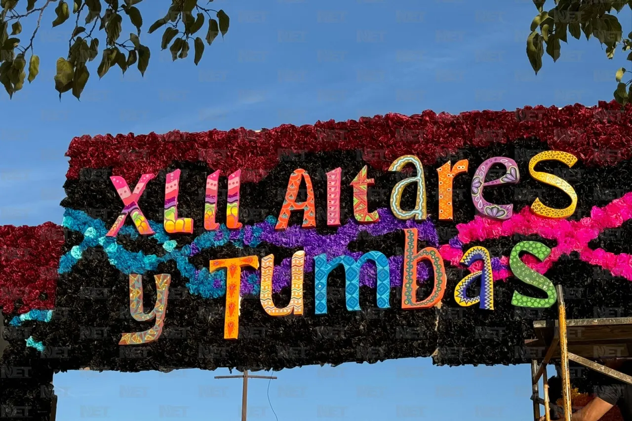 Preparan puerta monumental para la celebración de Altares y Tumbas