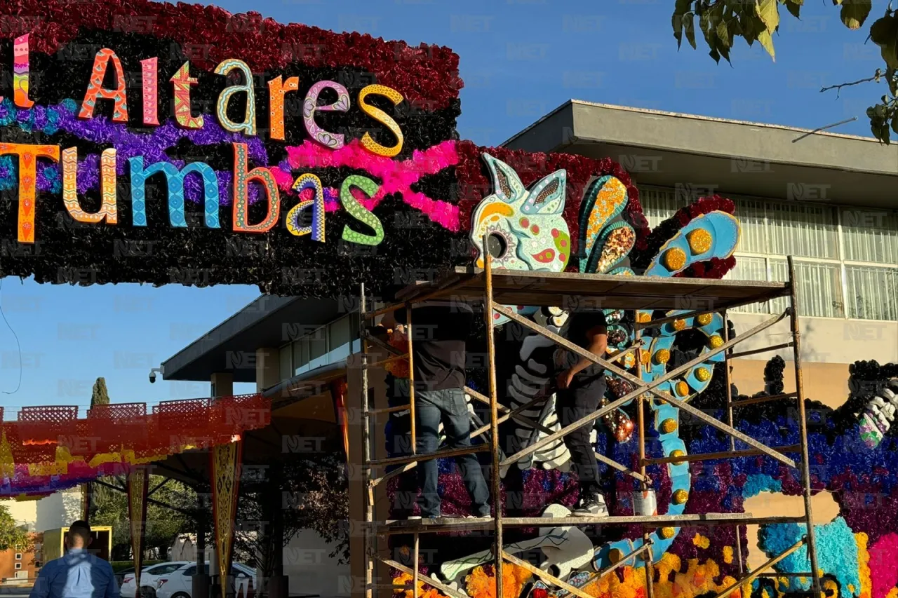 Preparan puerta monumental para la celebración de Altares y Tumbas