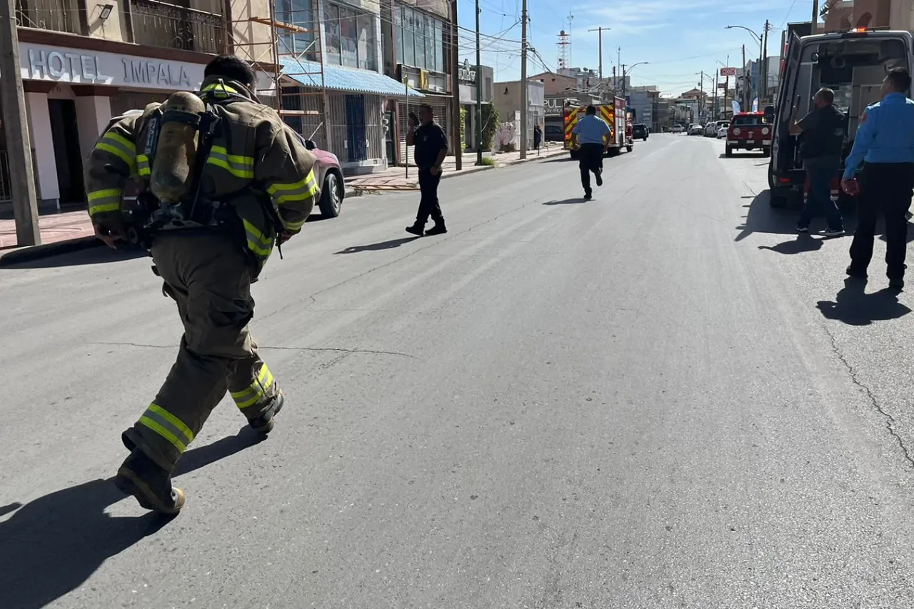 Juárez: Trabajador se electrocuta y cae desde tercer piso de hotel