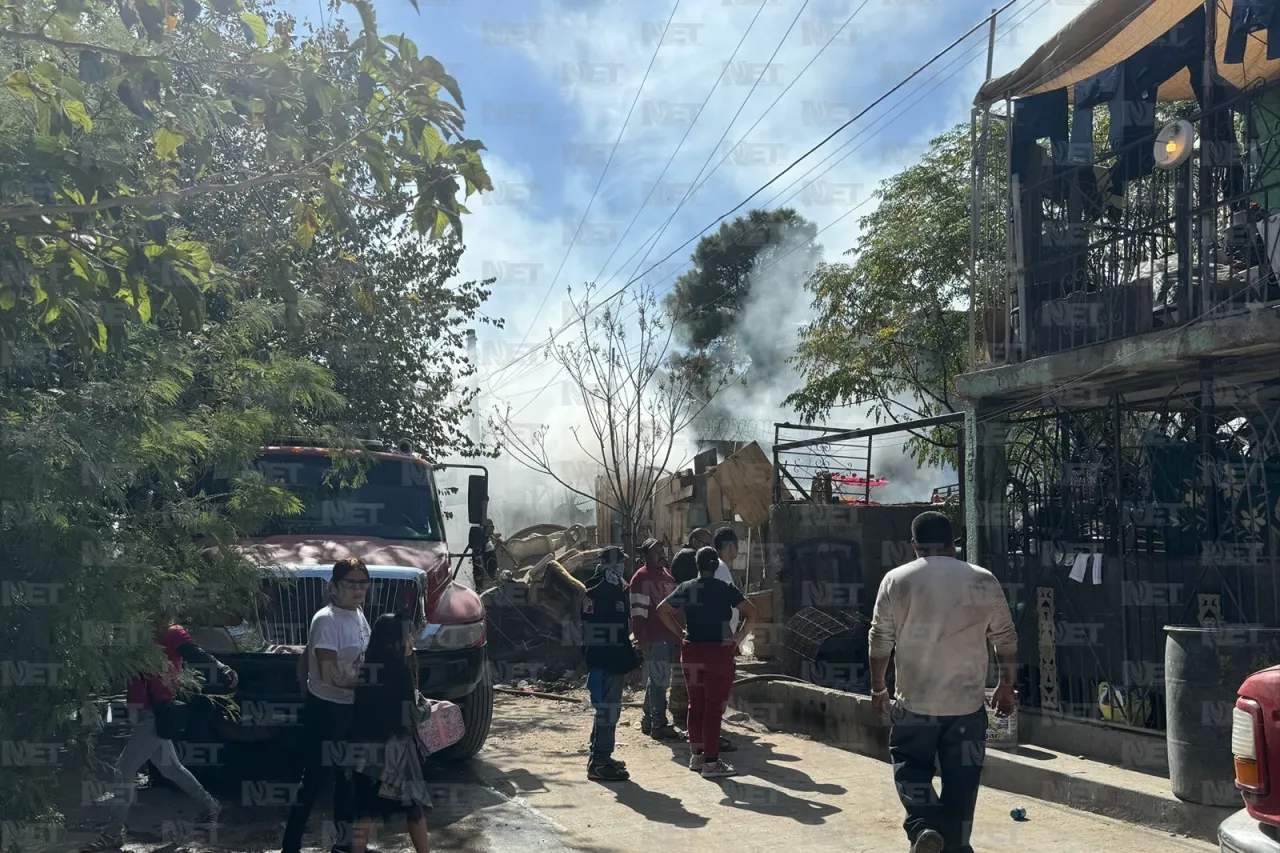 Bomberos apagan incendio en vivienda abandonada