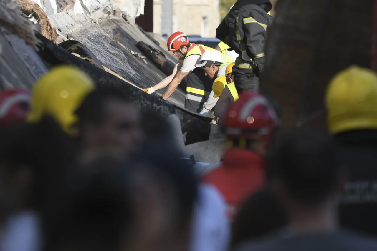 Video: Colapsa techo en estación de tren en Serbia; hay 14 muertos