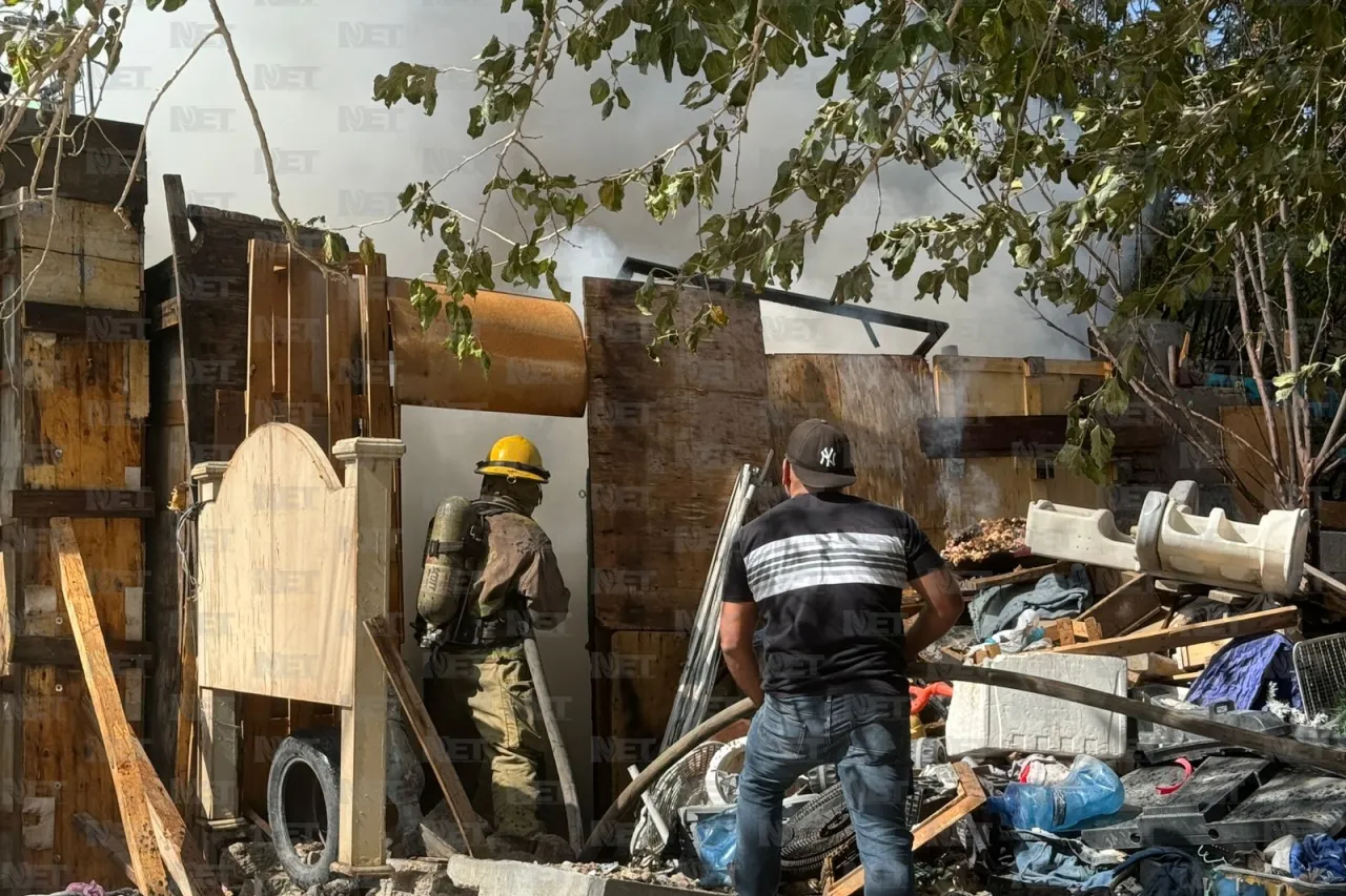 Bomberos apagan incendio en vivienda abandonada