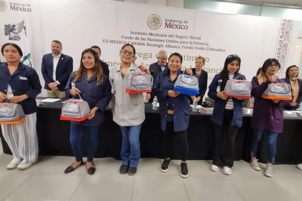 Entrega IMSS distintivo 'Empresa Amiga de la Lactancia Materna' a empresas