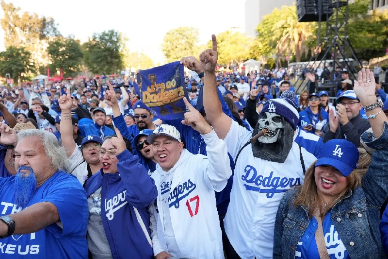 Fotos: Festejan Dodgers título de Serie Mundial por todo Los Ángeles