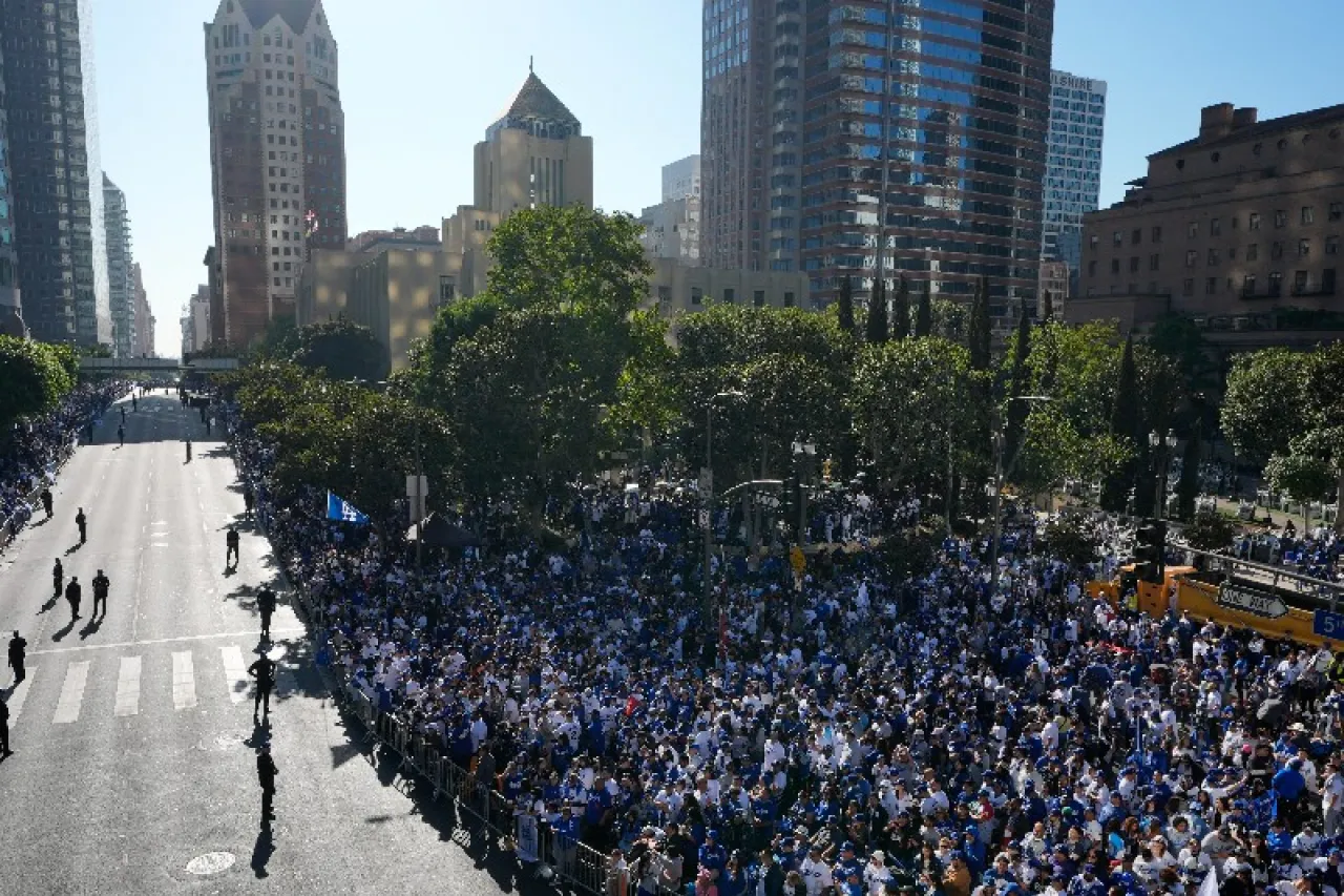 Fotos: Festejan Dodgers título de Serie Mundial por todo Los Ángeles