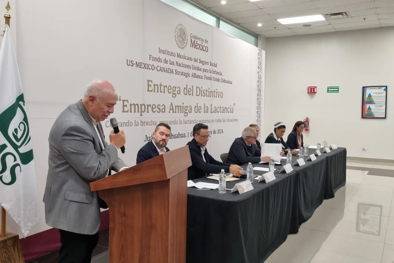 Entrega IMSS distintivo 'Empresa Amiga de la Lactancia Materna' a empresas