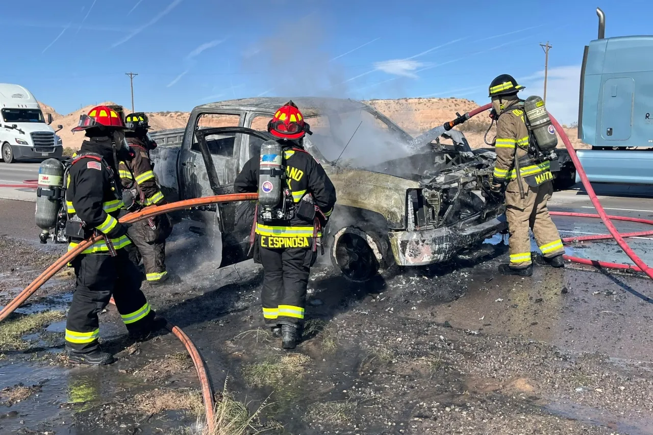 Arde camioneta en Sunland Park