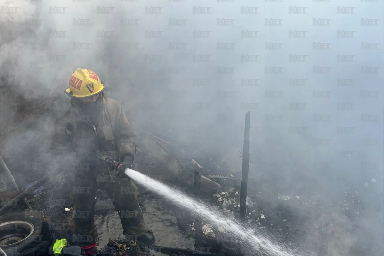 Bomberos apagan incendio en vivienda abandonada