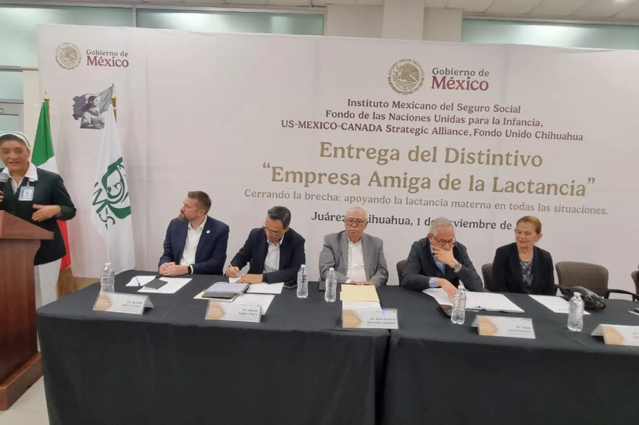 Entrega IMSS distintivo 'Empresa Amiga de la Lactancia Materna' a empresas