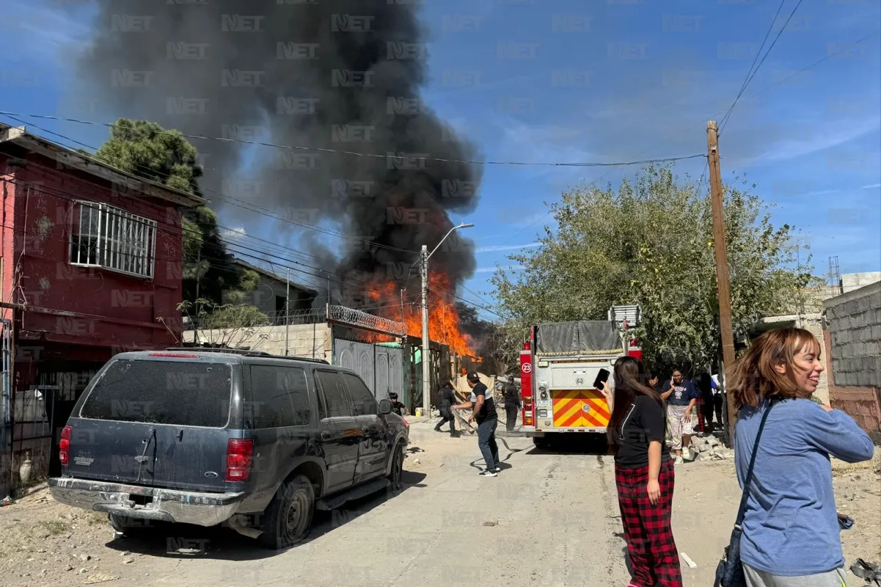 Bomberos apagan incendio en vivienda abandonada