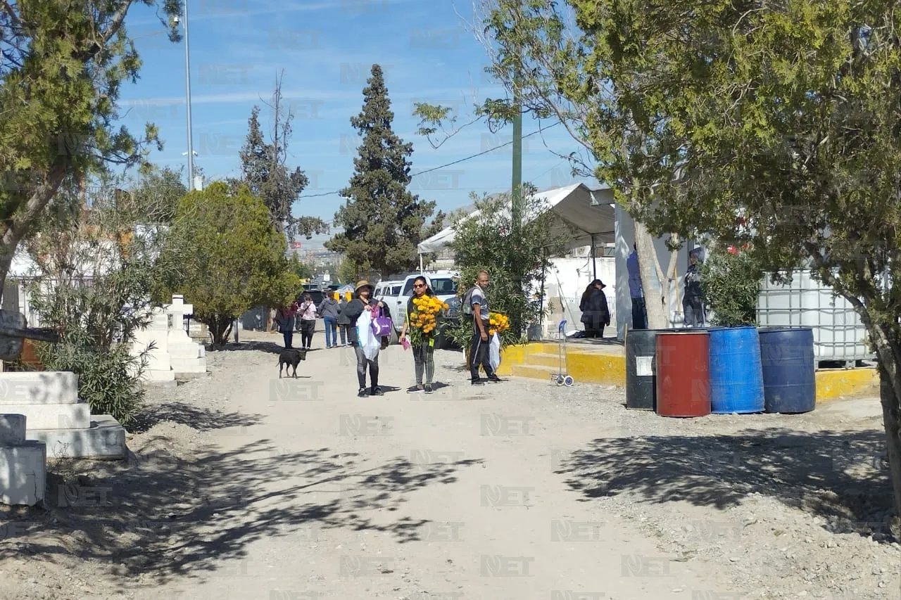 Asisten cientos de juarenses al panteón Chaveña