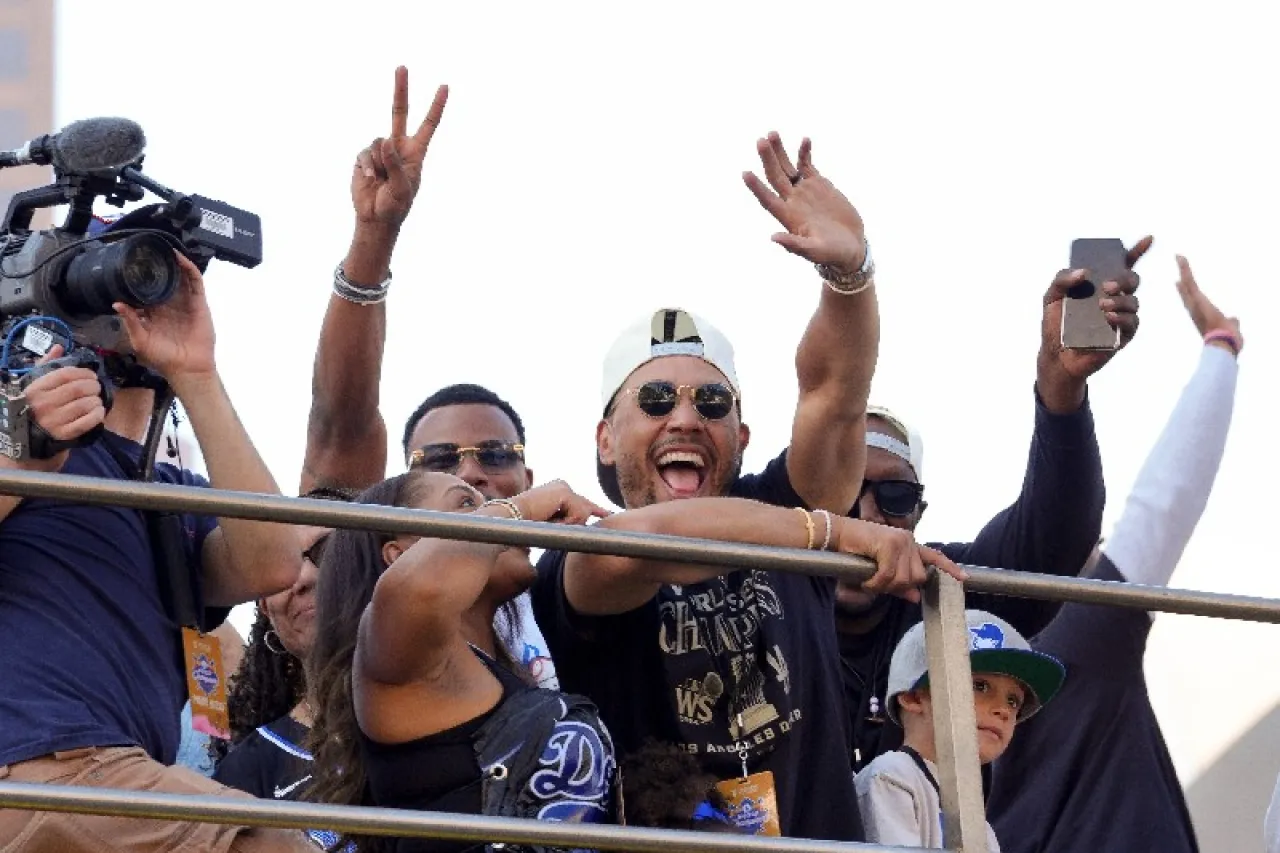 Fotos: Festejan Dodgers título de Serie Mundial por todo Los Ángeles