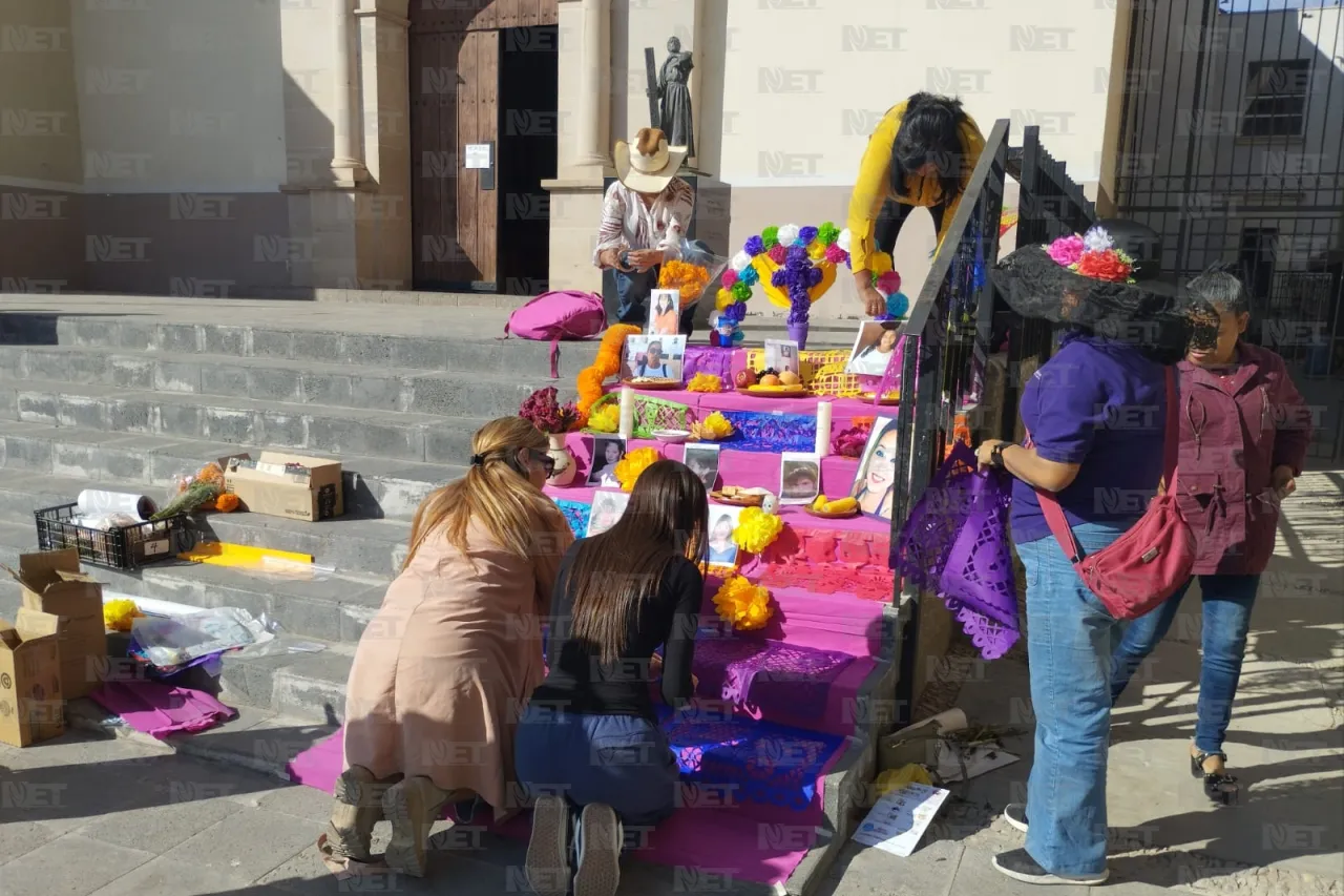 Instalan altar en honor a madres de víctimas de feminicidio y desaparición