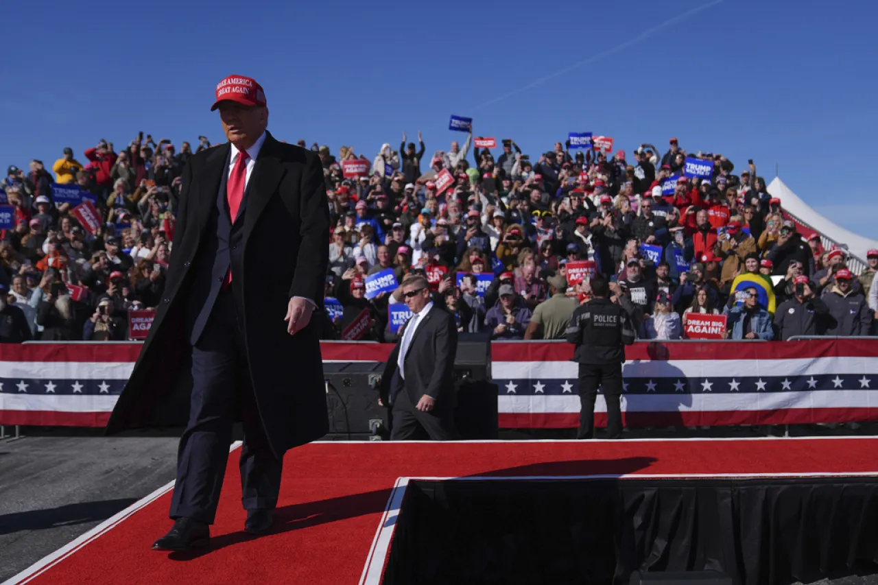 Trump habla de ataques a periodistas; 'no debería haber dejado la Casa Blanca'