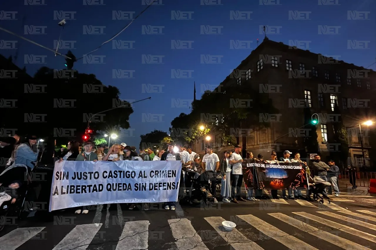 Cierran el Zócalo a manifestación LeBarón en CDMX