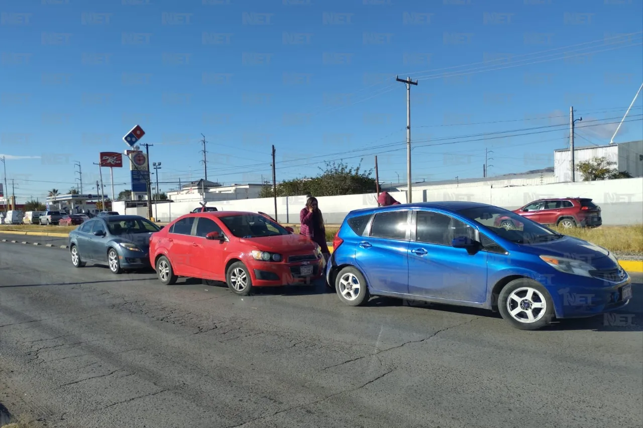 Doble choque en el eje vial Juan Gabriel