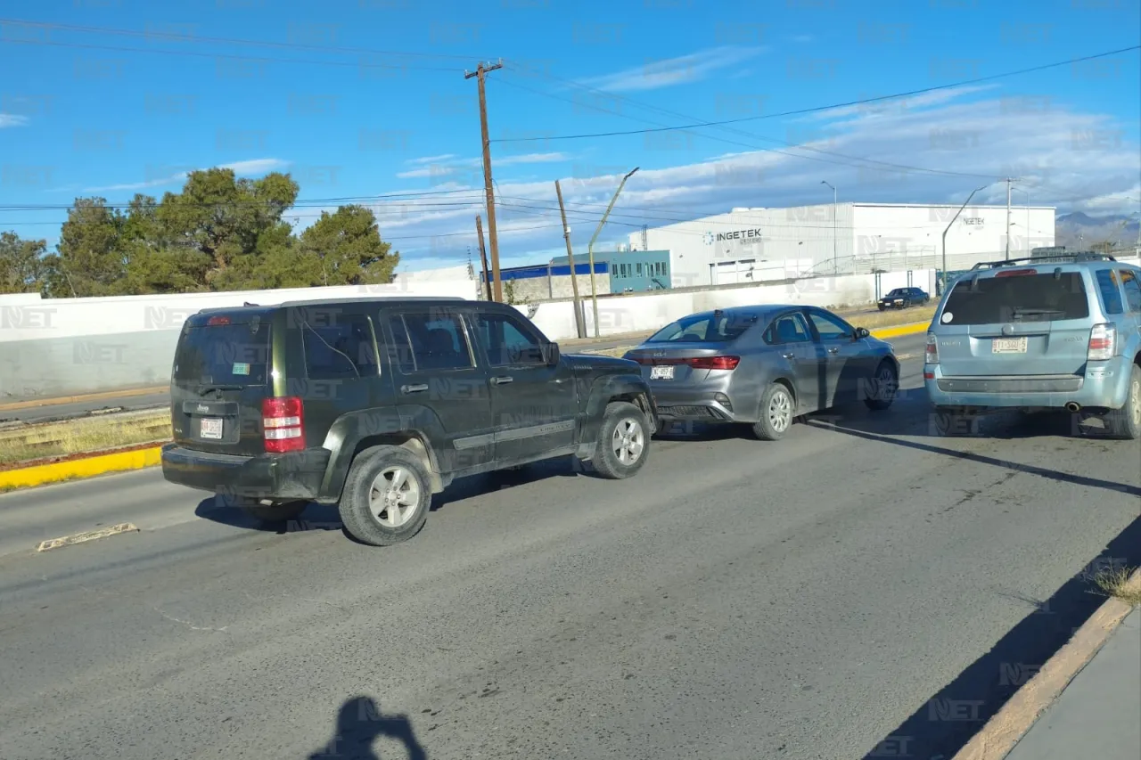 Doble choque en el eje vial Juan Gabriel