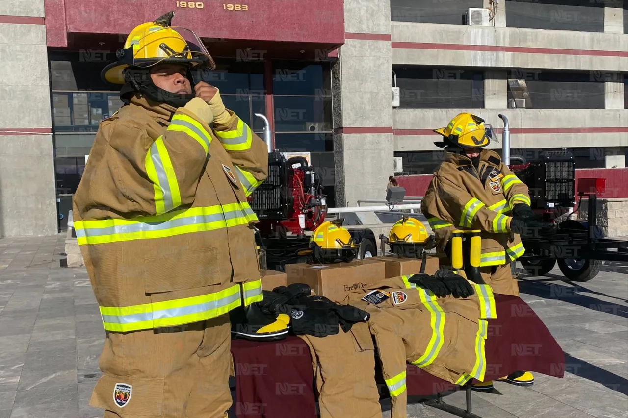 Entregan nuevo equipo al cuerpo de bomberos en Juárez