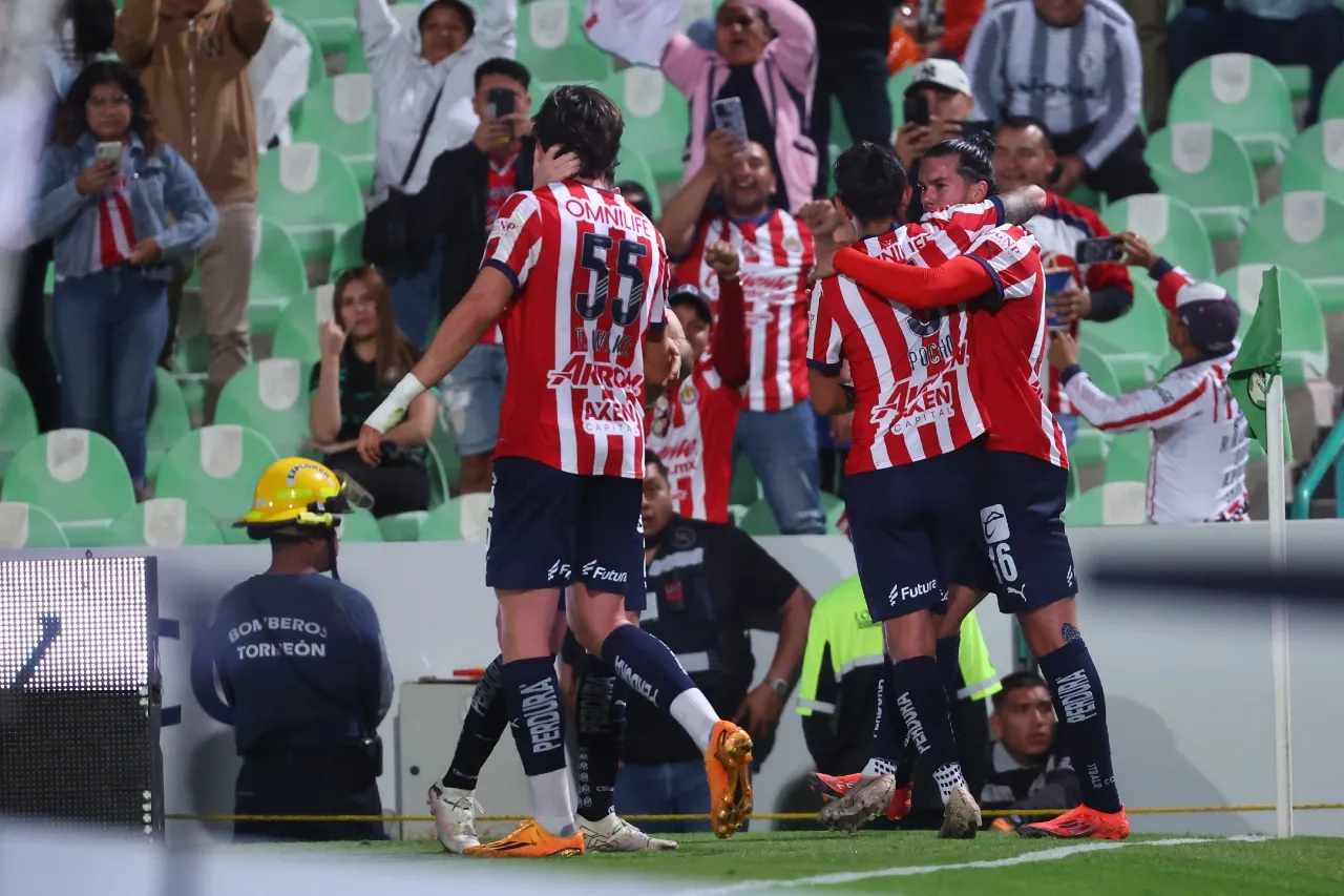 Chivas vence a Santos, asegura repesca y mantiene esperanzas de liguilla directa