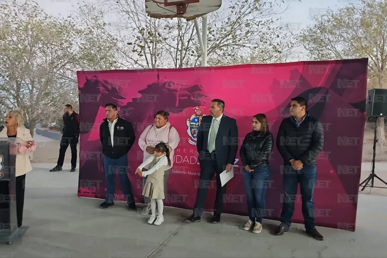 Entrega alcalde rehabilitación de primaria en Riberas