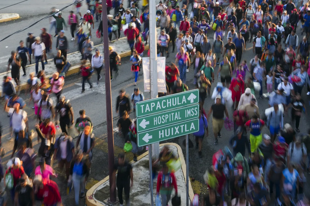 Más de 2 mil 500 migrantes salen de Tapachula hacia el norte de México