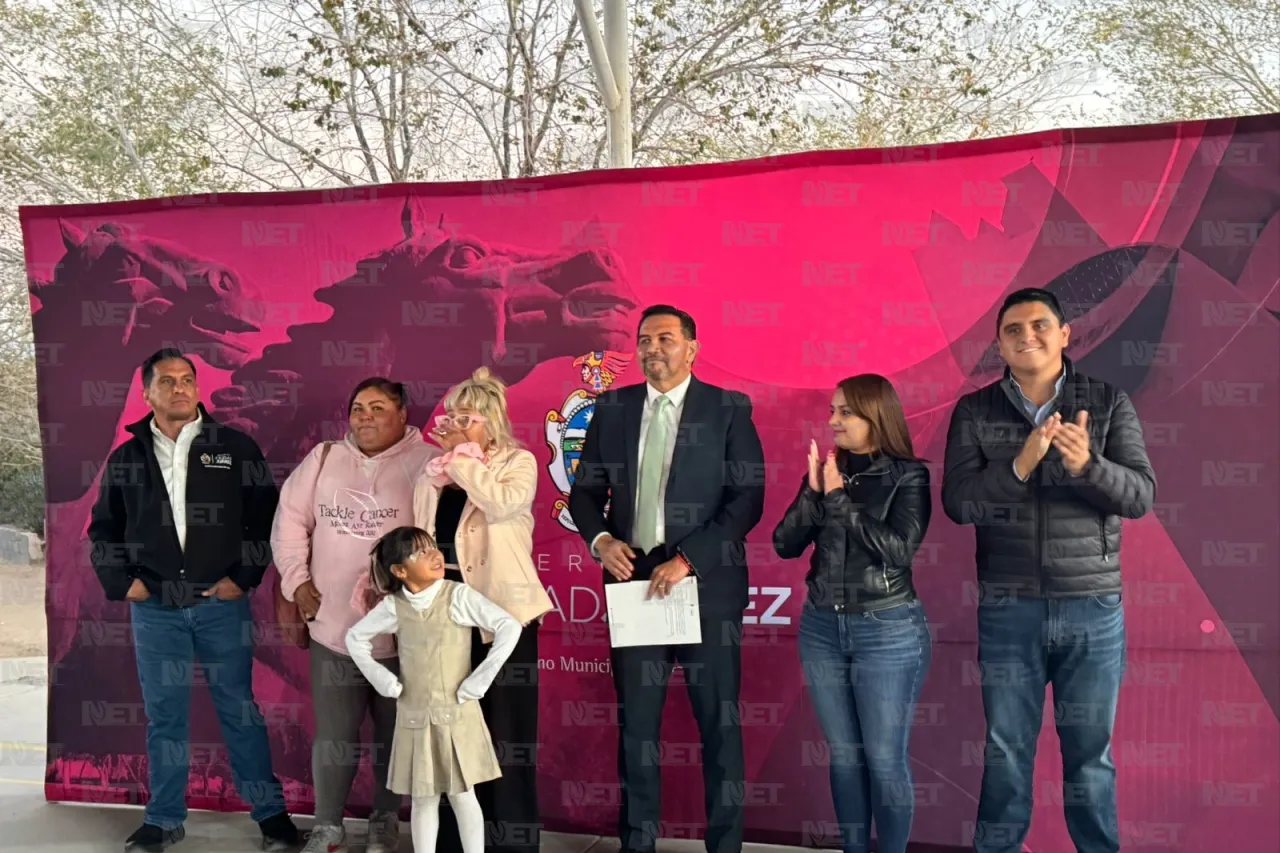 Entrega alcalde rehabilitación de primaria en Riberas