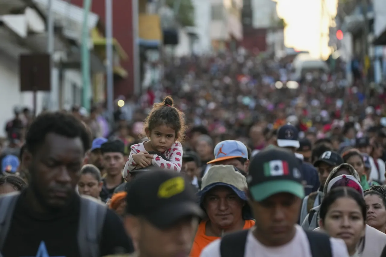 Más de 2 mil 500 migrantes salen de Tapachula hacia el norte de México