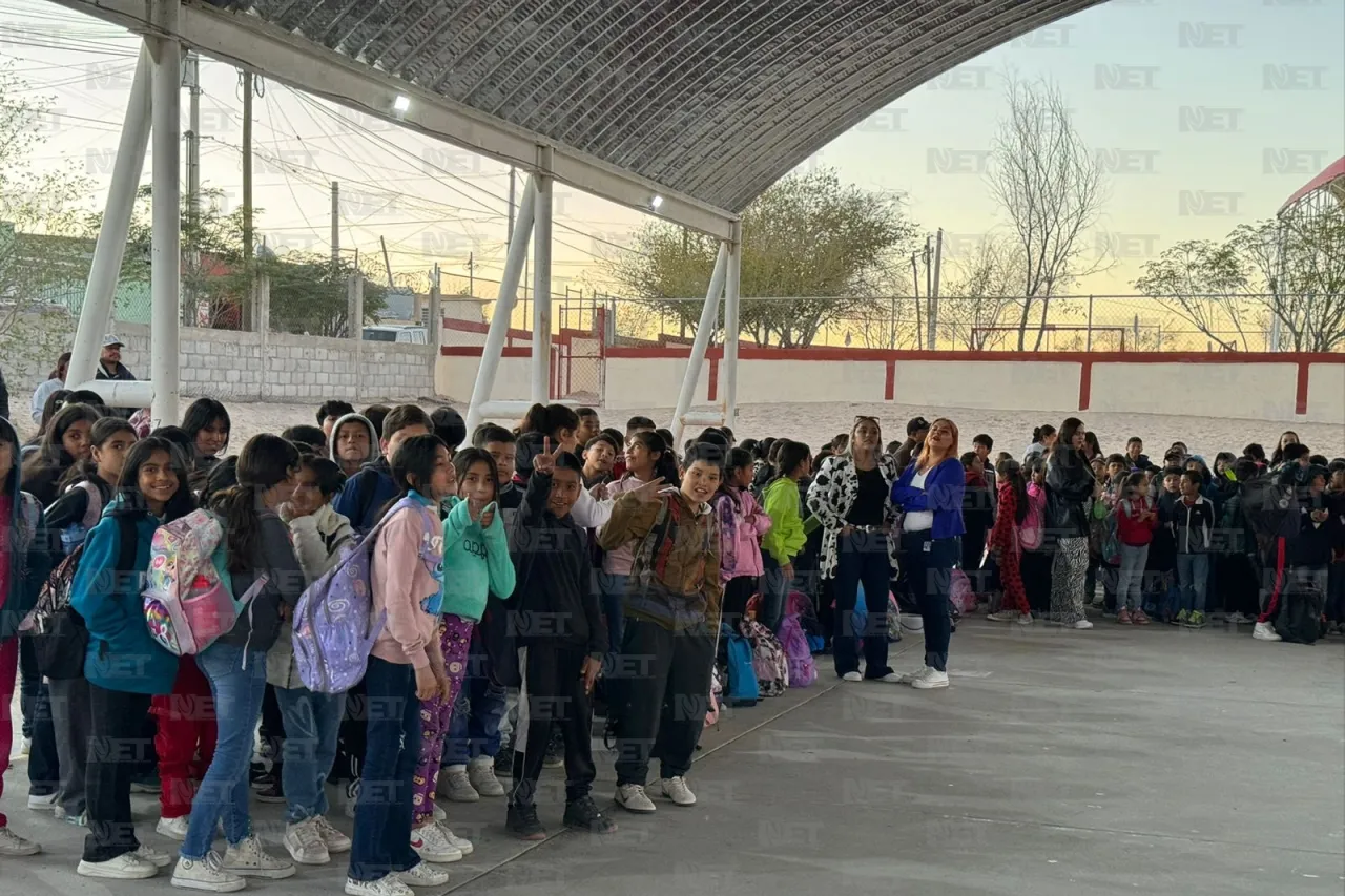 Entrega alcalde rehabilitación de primaria en Riberas