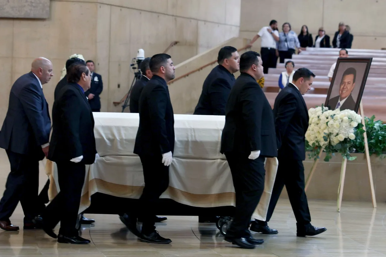 Fernando Valenzuela, recordado por tener ‘el corazón de un león’ en su funeral