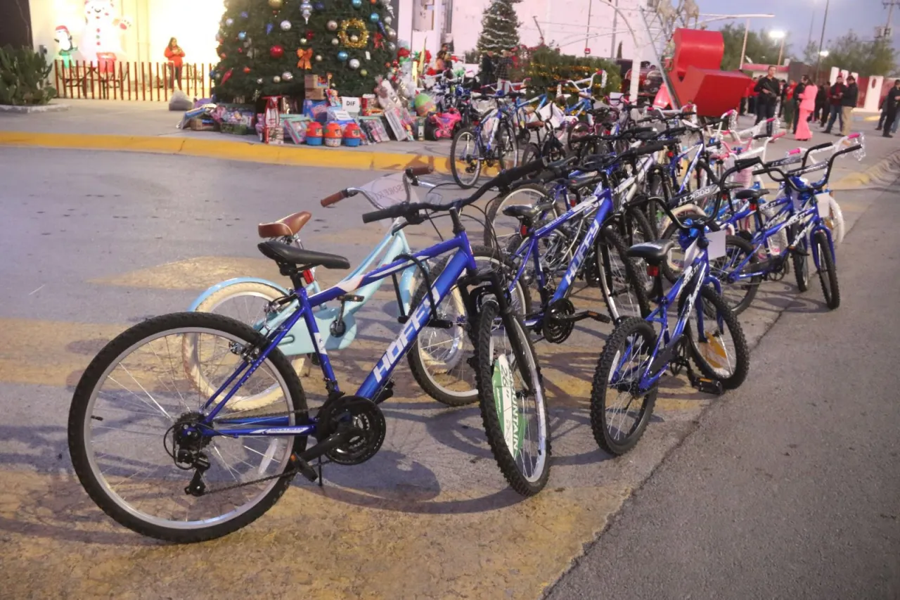 Dona SSPM 25 bicicletas a campaña 'Santa Bombero'