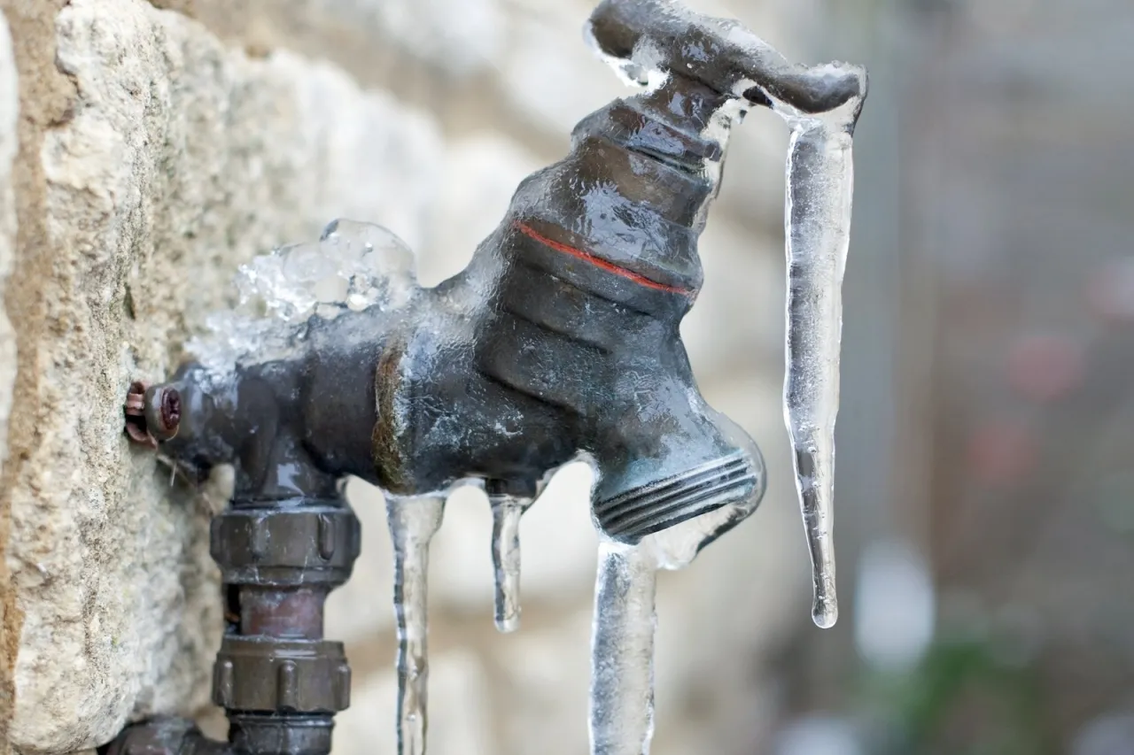 Evita fugas de agua; llama JMAS a proteger tuberías ante llegada del frío