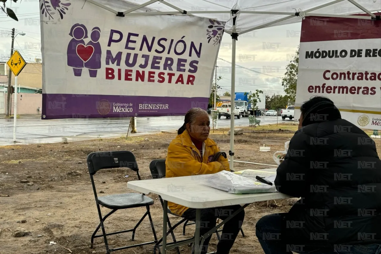 Con lluvia atienden módulos de registro a pensión Mujer Bienestar