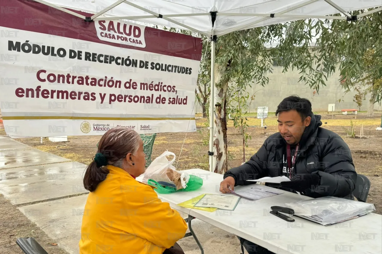 Con lluvia atienden módulos de registro a pensión Mujer Bienestar